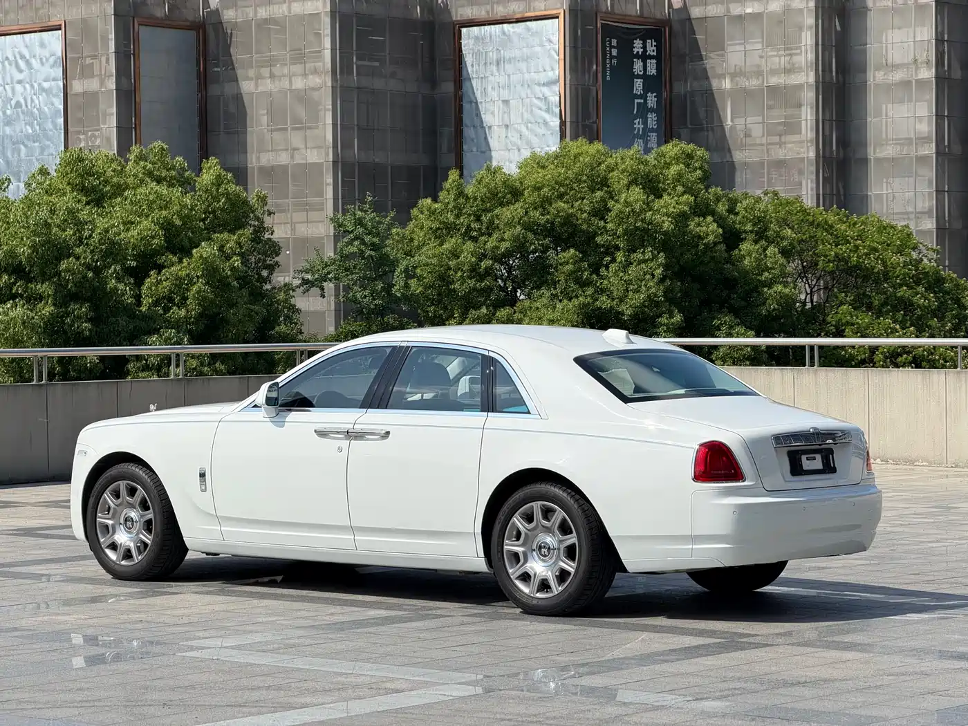 Rolls-Royce Ghost 2018 6.6T Standard Wheelbase фото 3