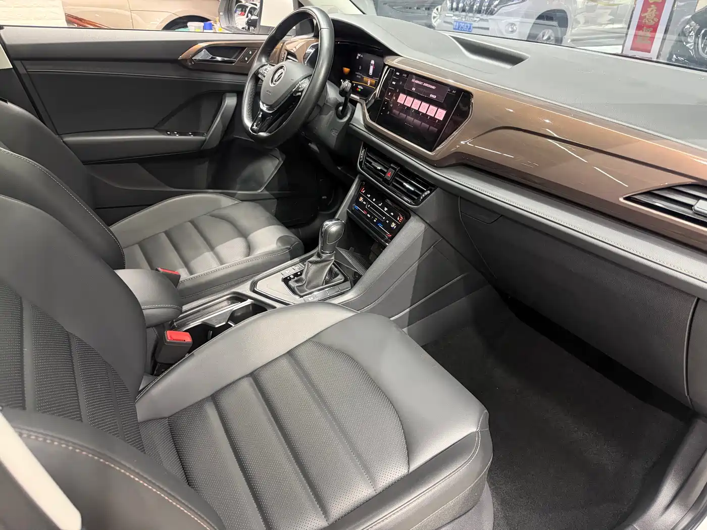 Volkswagen Tharu 2022 280TSI FWD Luxury Edition фото 16