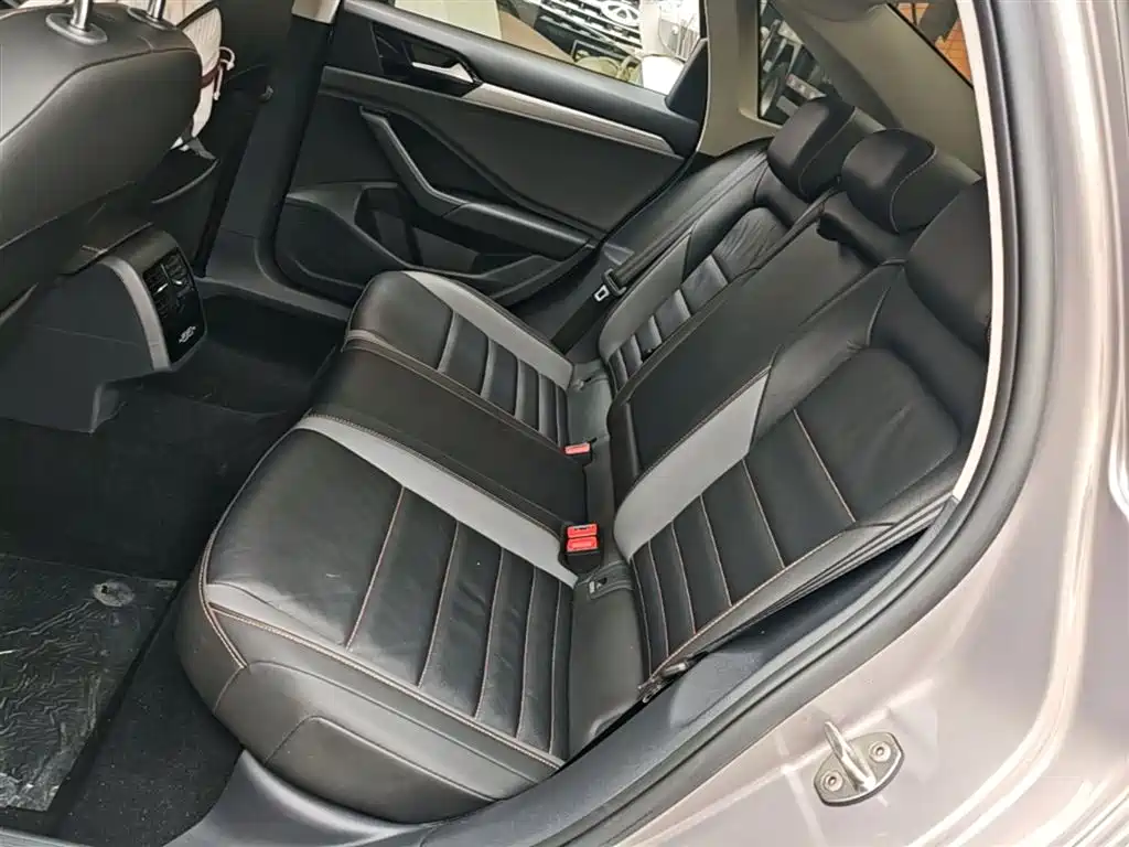 Volkswagen Sagitar 2021 280TSI DSG 30th Anniversary Edition фото 17