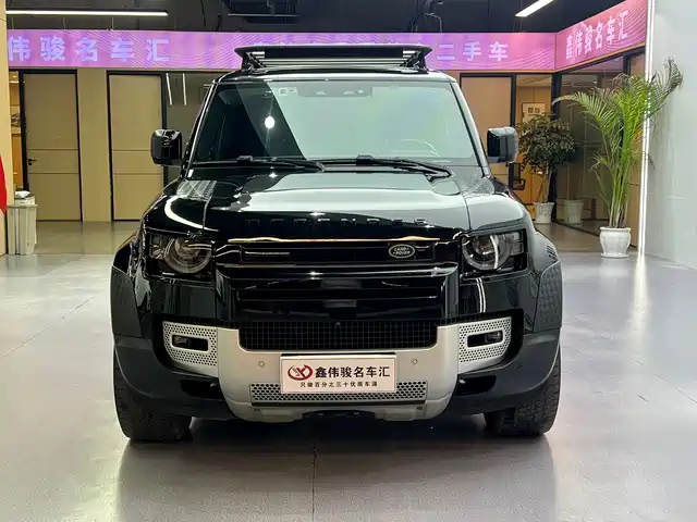 Land Rover Defender 2023 Model 110 3.0T P400 Dark Special Edition — фото 3