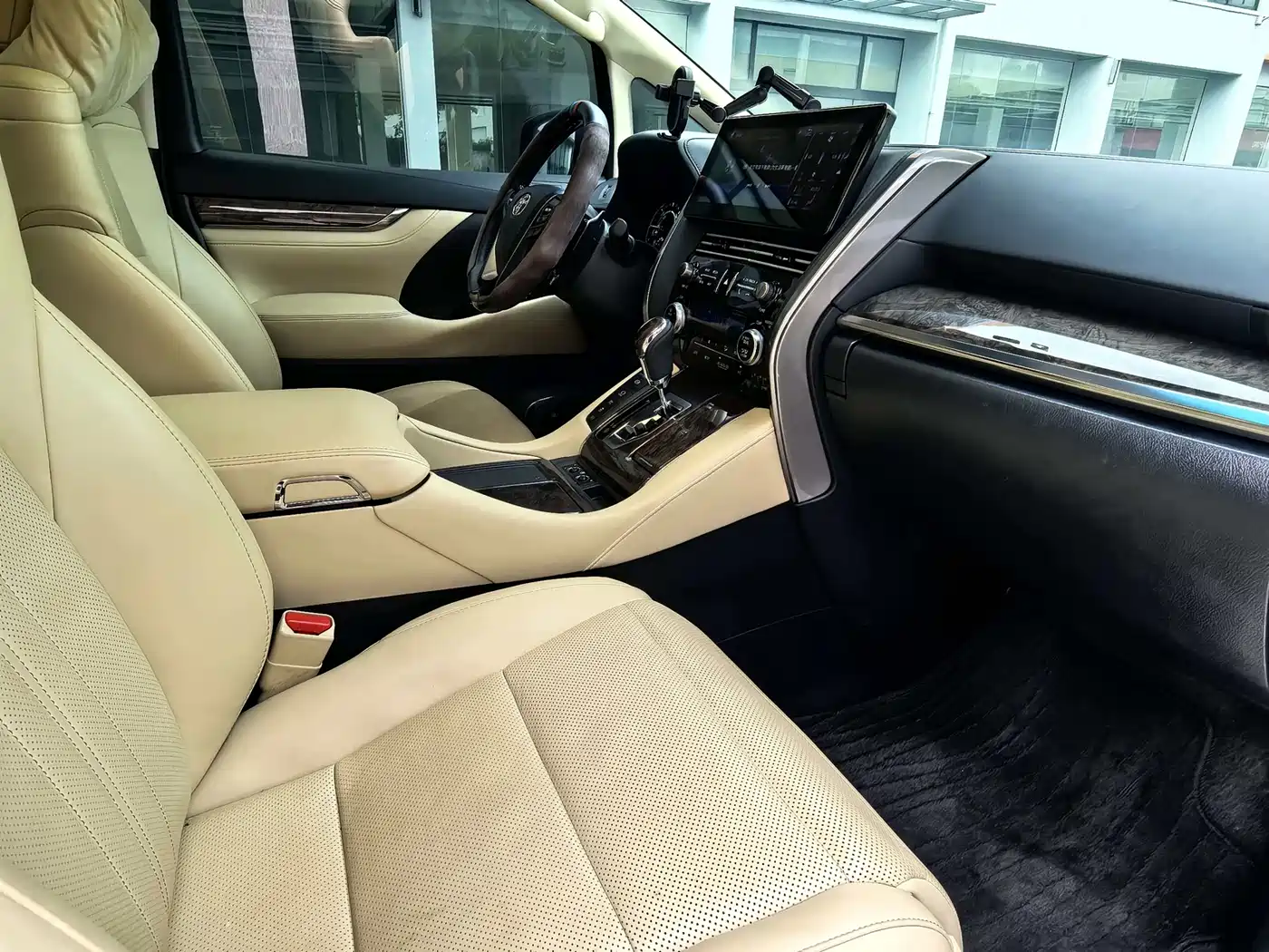 Toyota Alphard 2021 Hybrid 2.5L Premium фото 16