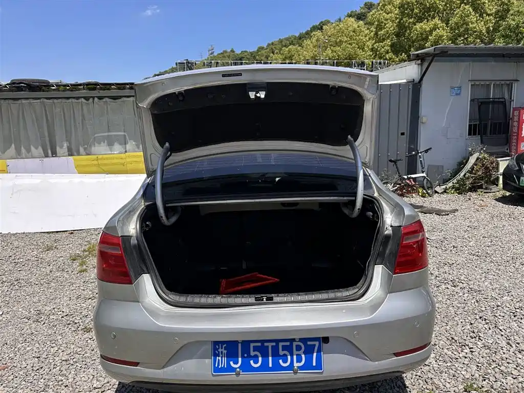 Volkswagen Bora 2013 1.6L Manual Comfort Model фото 17