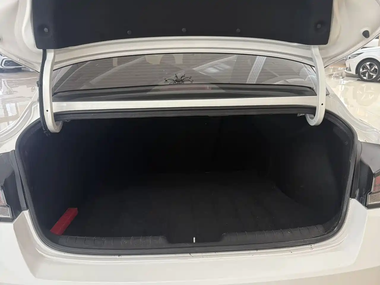Hyundai Elantra 2023 Model 1.5L CVT LUX Premium Edition фото 16