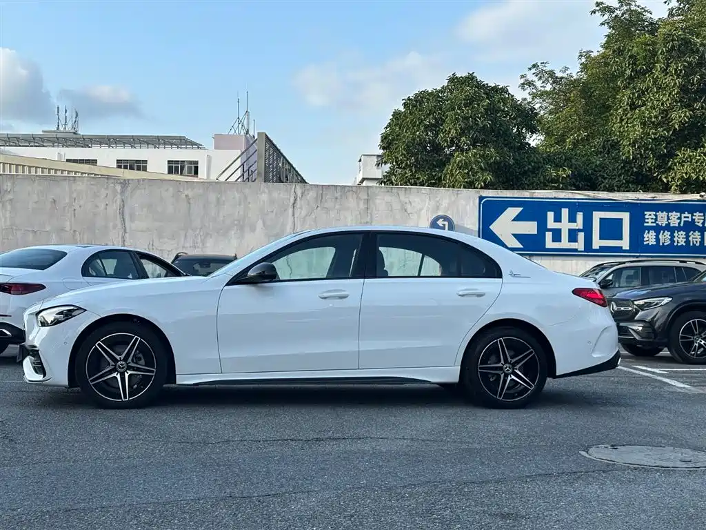 Mercedes-Benz C-Class 2025 C 260 L Night Sport Edition фото 4