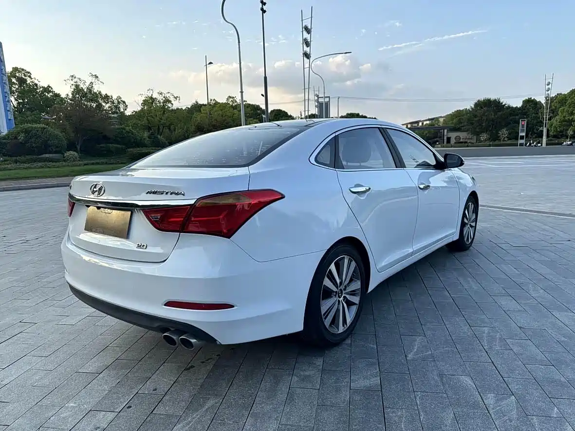 Hyundai Mistra 2016 1.8L Automatic Smart GLS фото 5