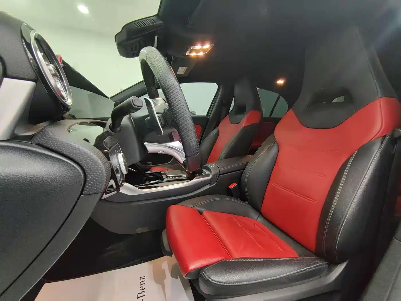 Mercedes-Benz A-Class AMG (Import) 2020 AMG A 35 4MATIC фото 7