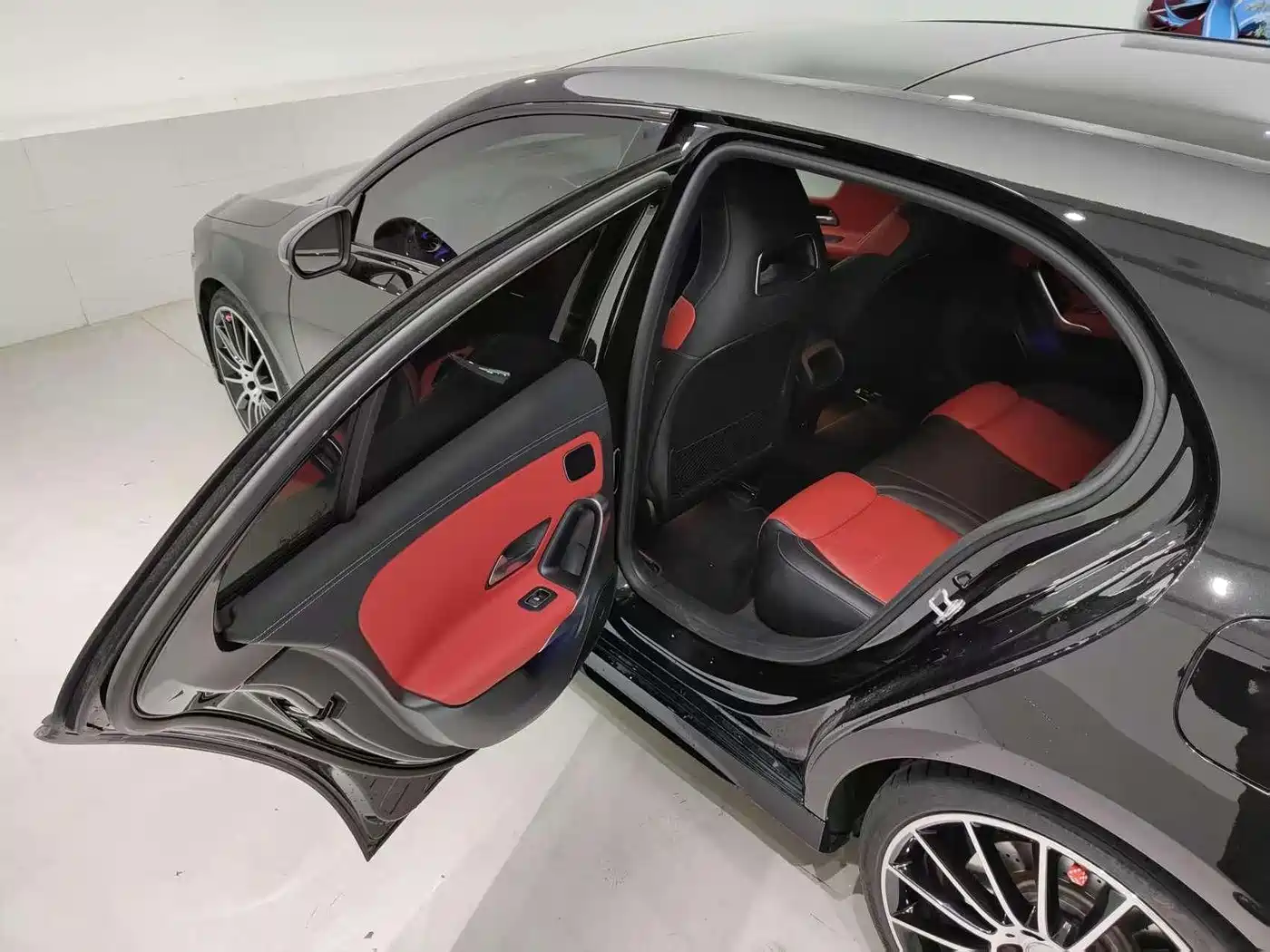 Mercedes-Benz A-Class AMG (Import) 2020 AMG A 35 4MATIC фото 14