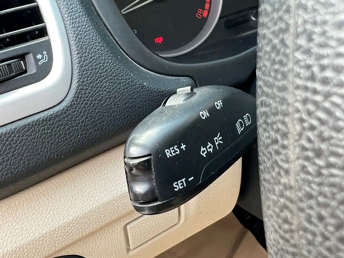 Škoda Fabia 2011 1.4L Automatic Crystal Edition фото 7