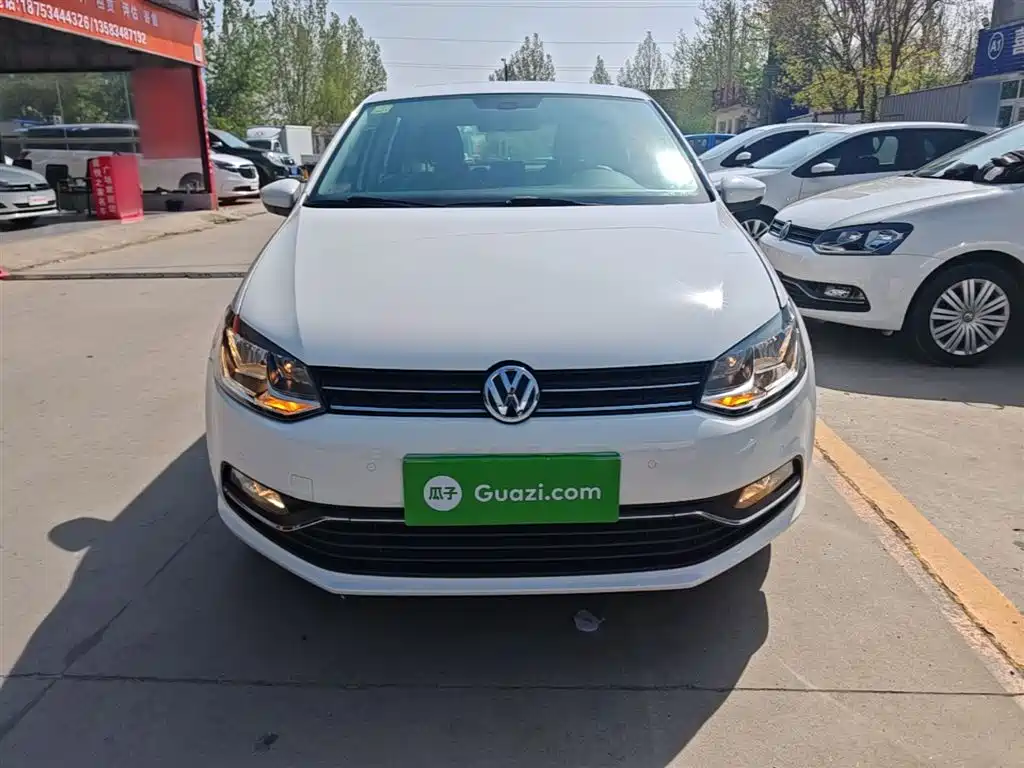 Volkswagen Polo 2014 1.4L Automatic Luxury Edition фото 3