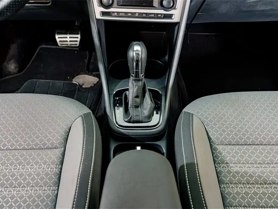 Volkswagen Polo 2016 1.6L Cross Polo Automatic фото 12