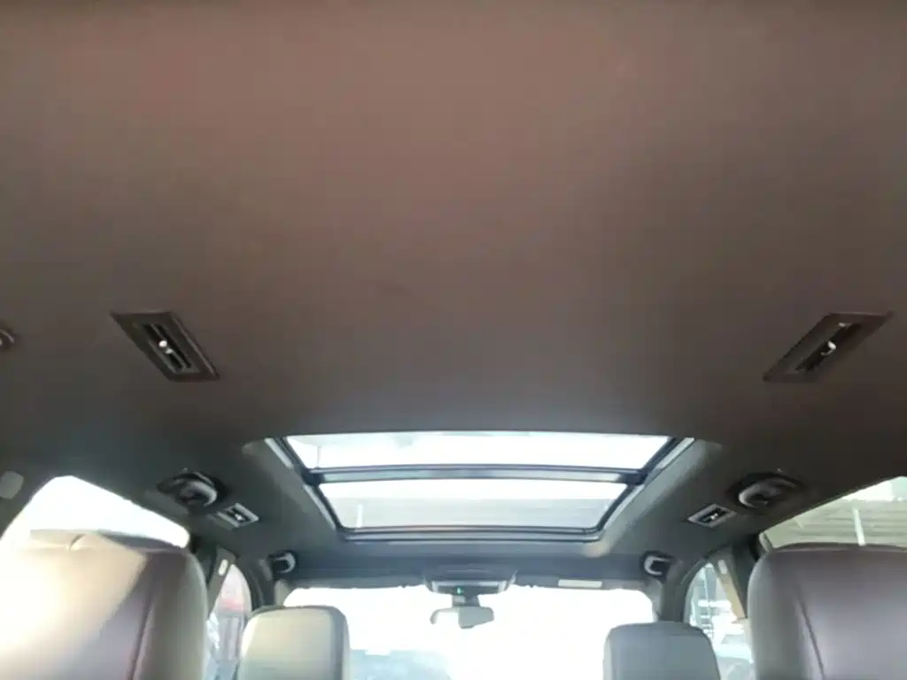 Фото 18 - Cadillac XT6