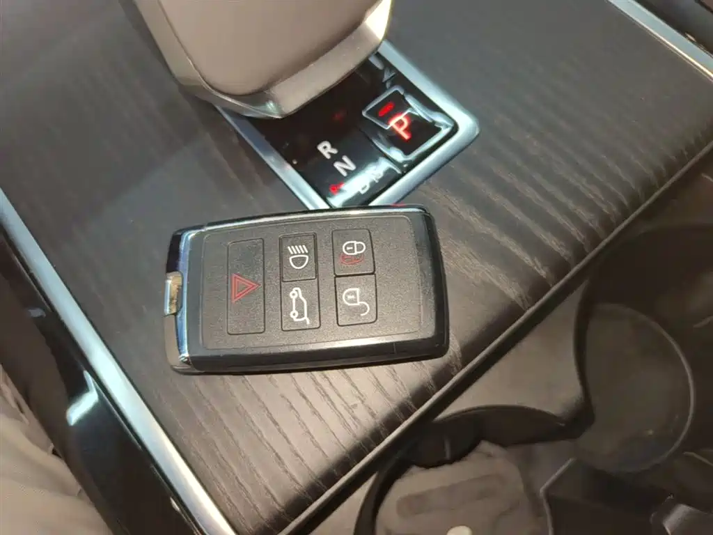 Land Rover Range Rover Evoque 2024 Range Rover Evoque L 249PS Light Master Edition фото 8