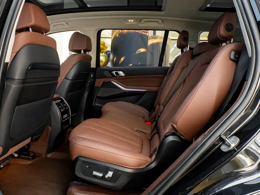 Фото 26 - BMW X7