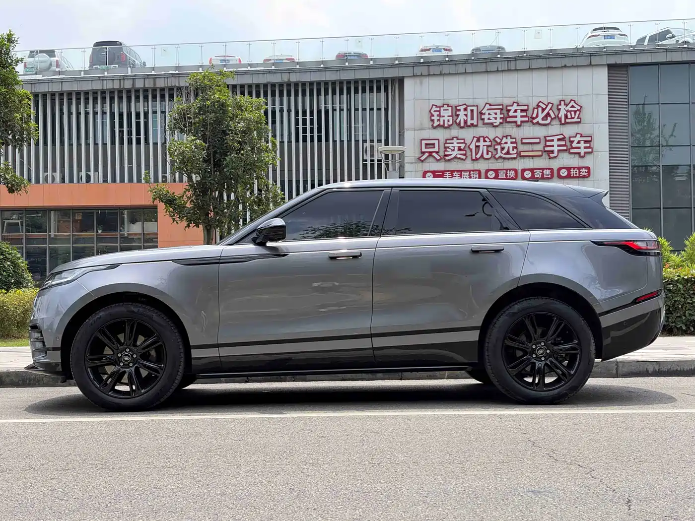 Land Rover Range Rover Velar 2023 250PS Gloss Black Collector's Edition фото 3