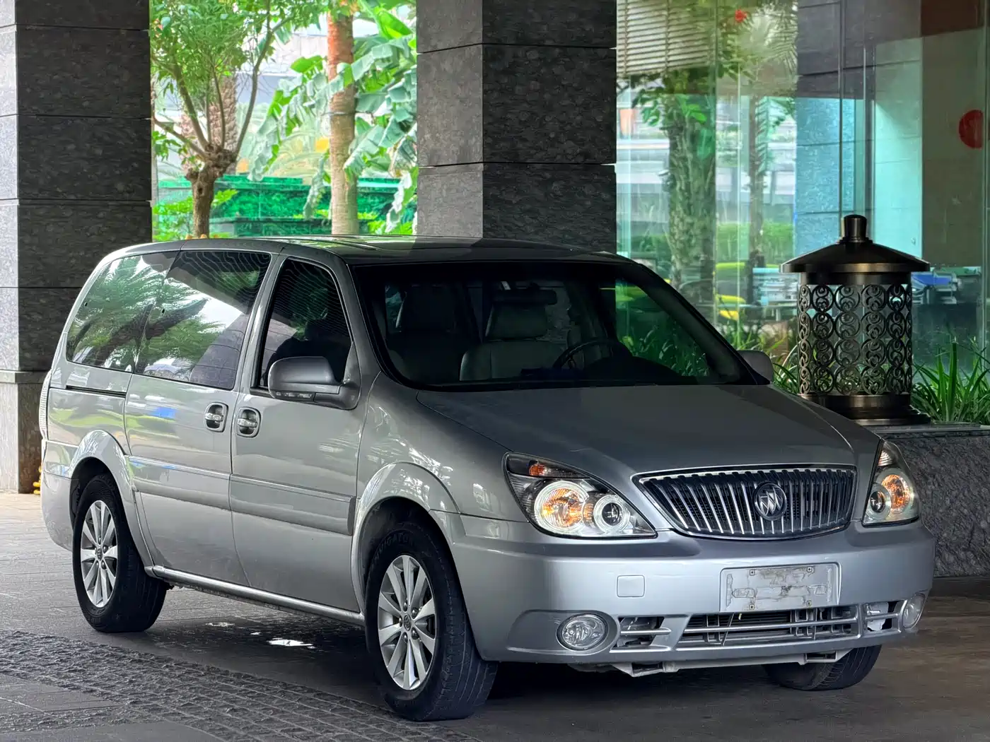 Buick GL8 2011 2.4L LT Luxury Business Executive фото 5