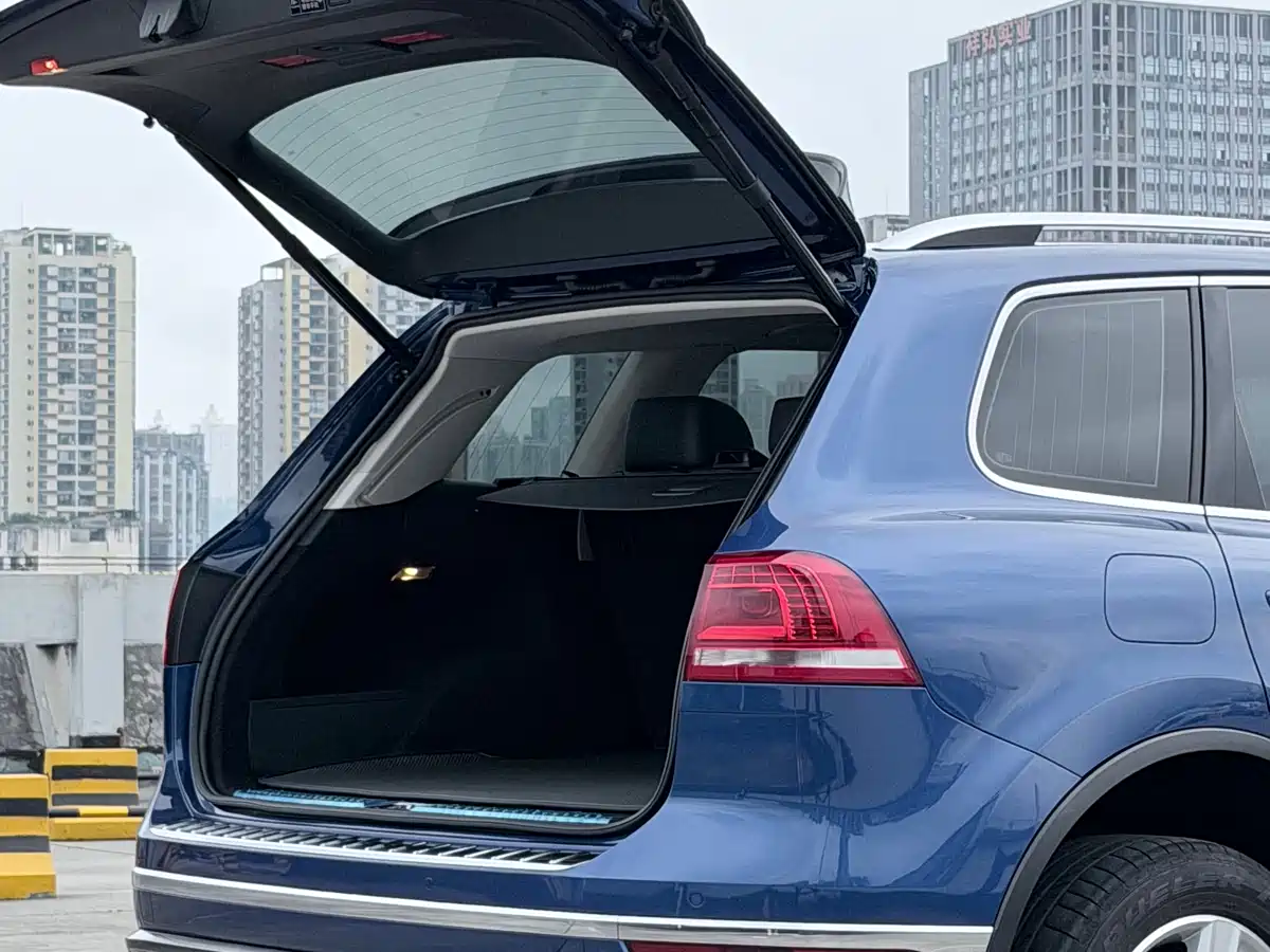 Volkswagen Touareg 2018 3.0TSI Glory Collector's Edition фото 6