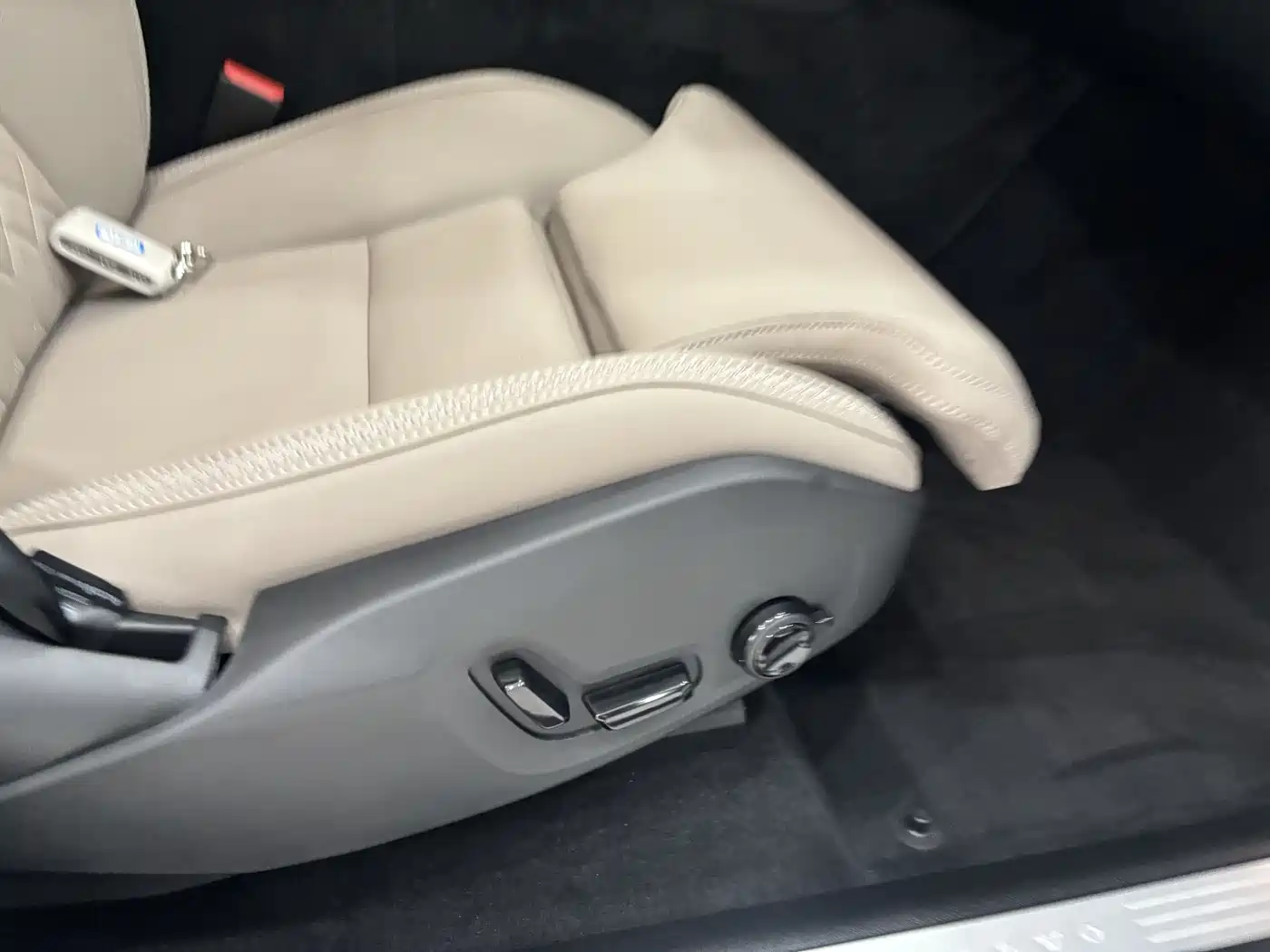 Volvo XC60 2025 2026 B5 AWD Zhiyuan Sport Edition