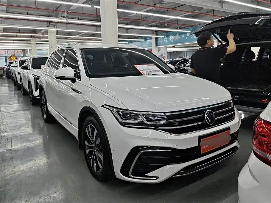 Volkswagen Tiguan L 2022 330TSI Automatic 2WD R-Line Flagship Edition фото 2