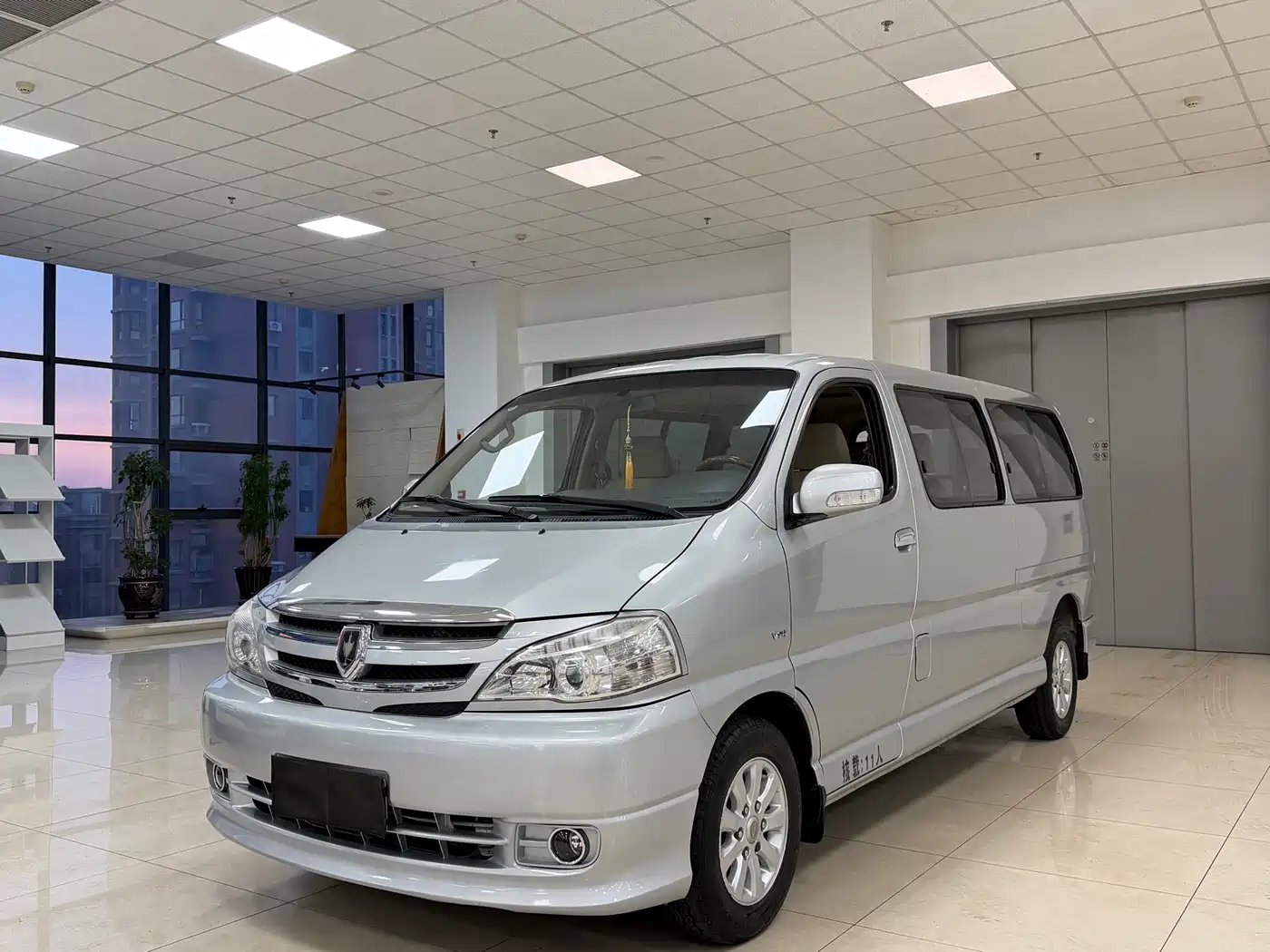Jinbei Grace 2013 2013 2.0L Zhiling Standard 11-seater All-Games Commemorative Edition China IV 10-seater