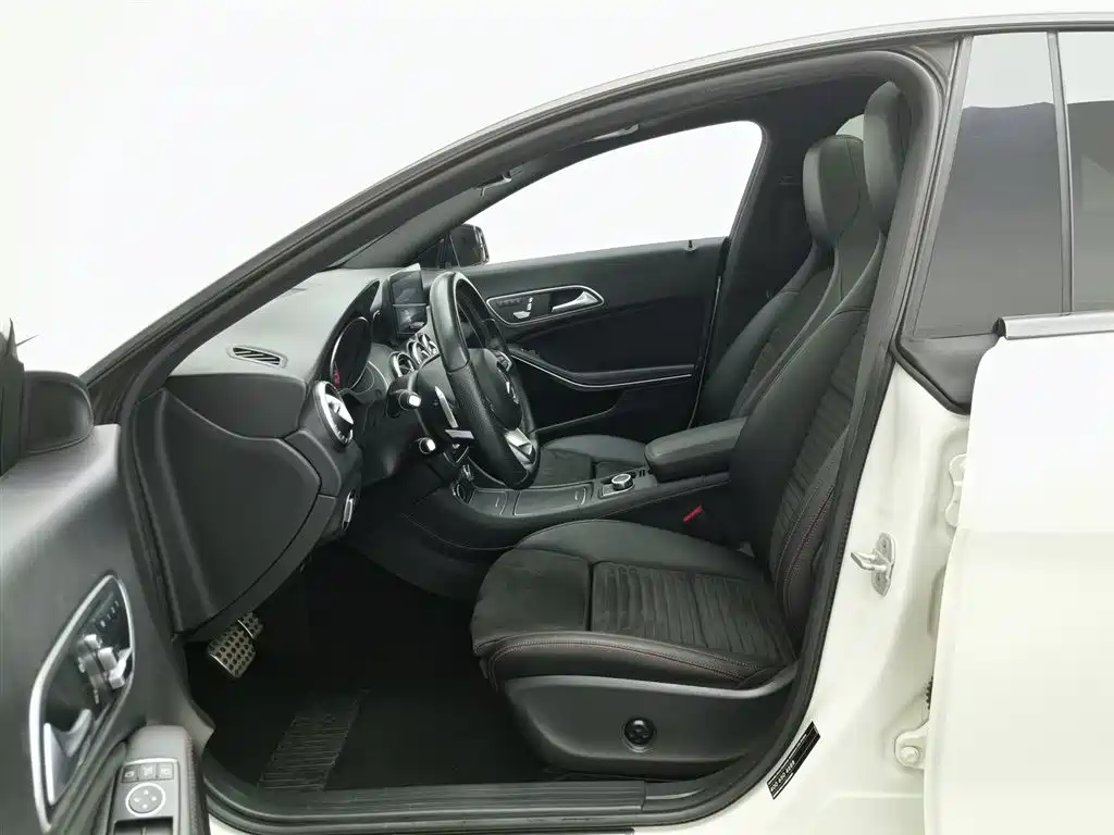 Mercedes-Benz CLA (Import) 2017 CLA 220 4MATIC фото 10