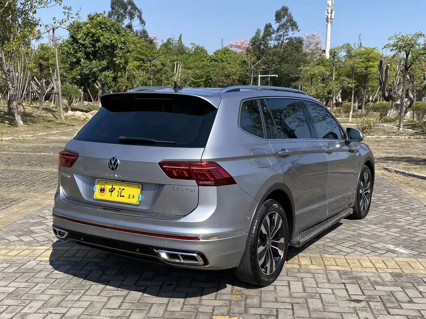 Volkswagen Tiguan L 2022 330TSI Automatic 2WD R-Line Flagship Edition фото 9