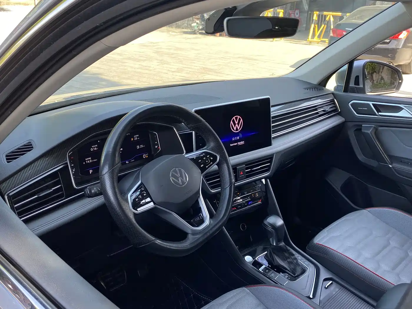 Volkswagen Tiguan L 2022 330TSI Automatic 2WD R-Line Flagship Edition фото 10