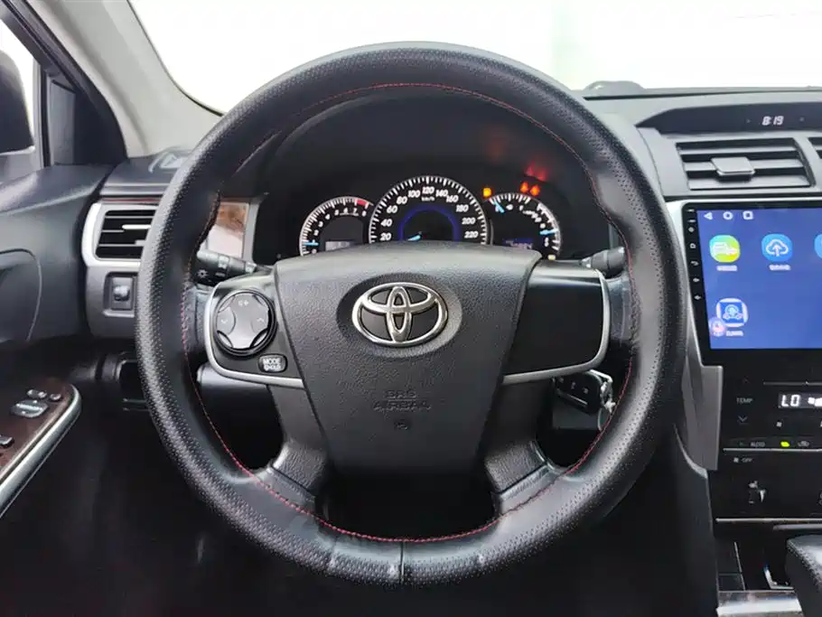 Toyota Camry 2016 2.0G 10th Anniversary Leading Edition фото 15