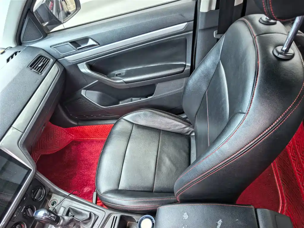 Volkswagen Lavida 2015 1.6L Automatic Trend Edition фото 10