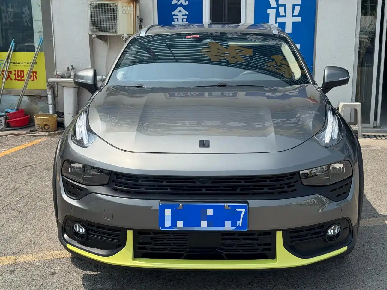 Фото 2 - Lynk & Co 02