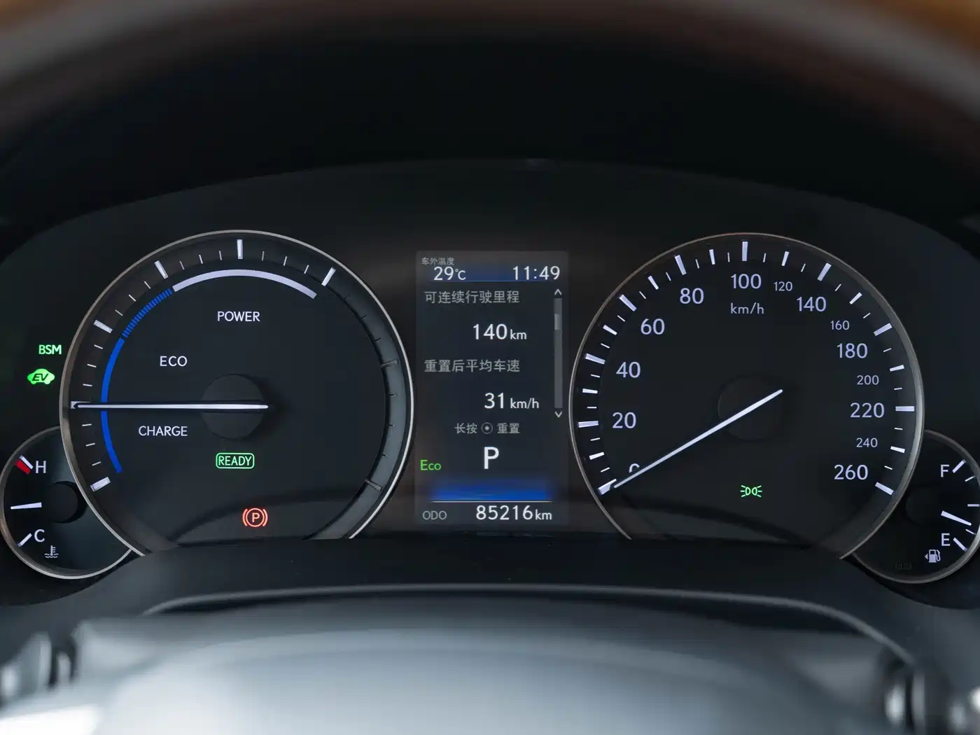 Фото 23 - Lexus RX