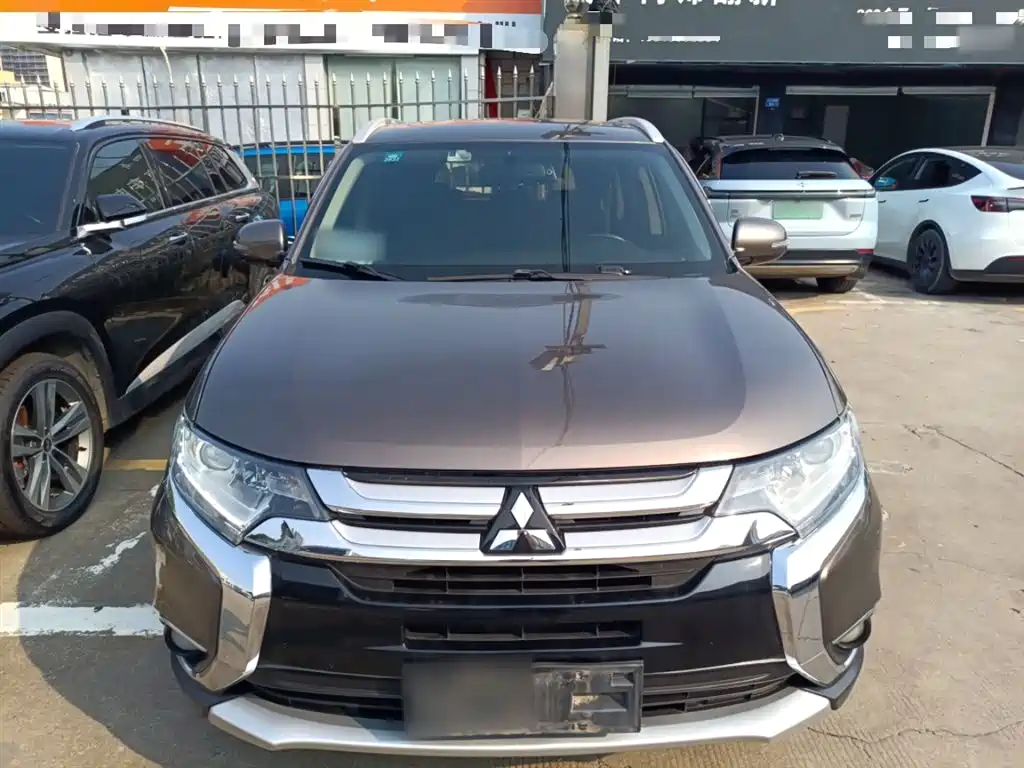 MITSUBISHI OUTLANDER