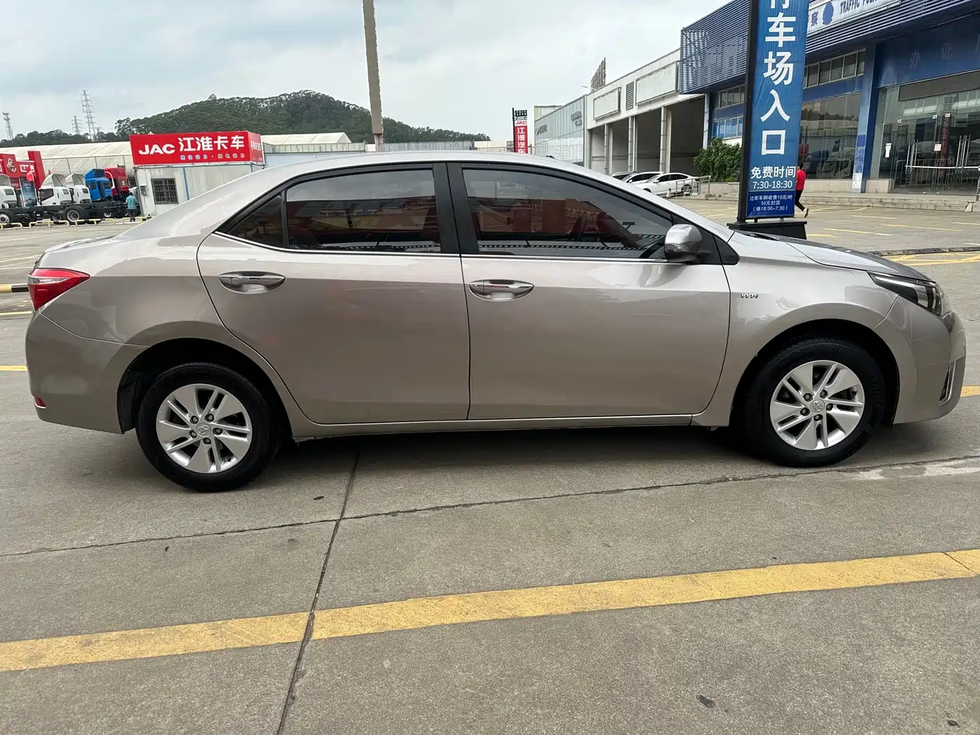 Toyota Corolla 2014 1.6L CVT GL фото 11