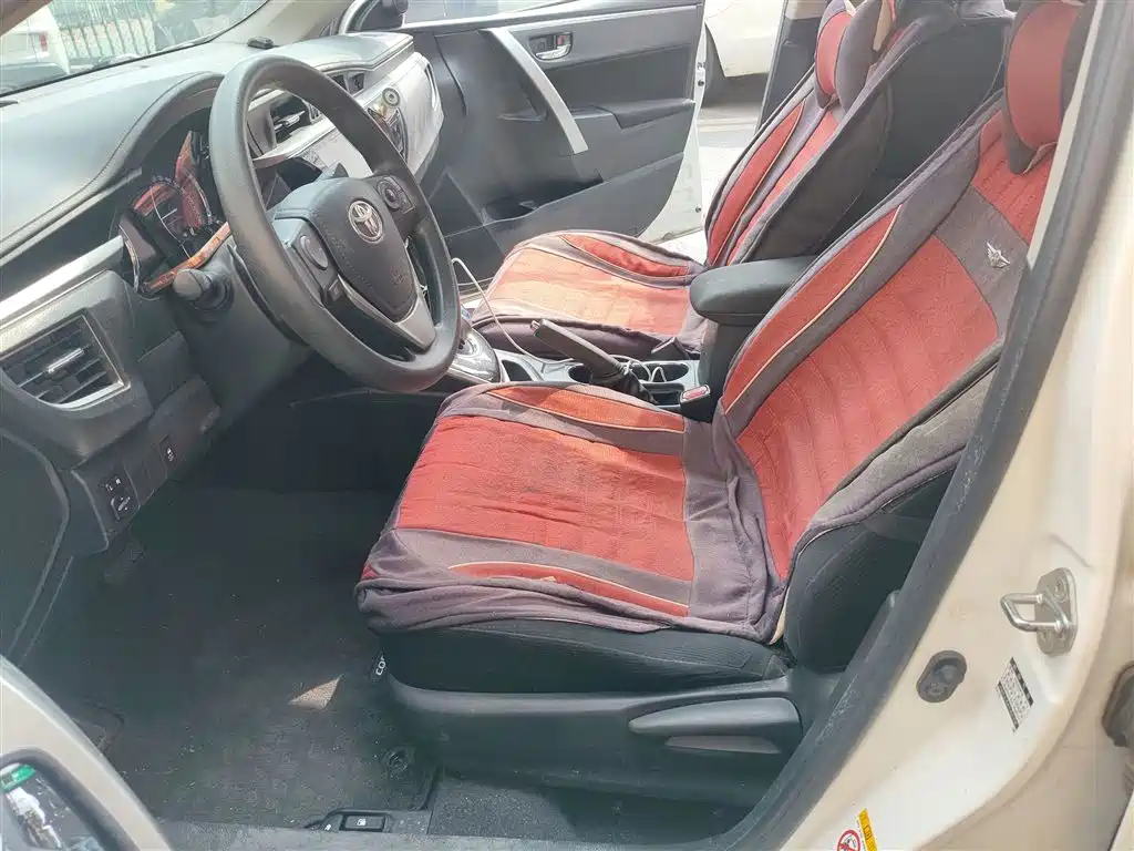 Toyota Corolla 2016 Hybrid 1.8L E-CVT Leading Edition фото 8