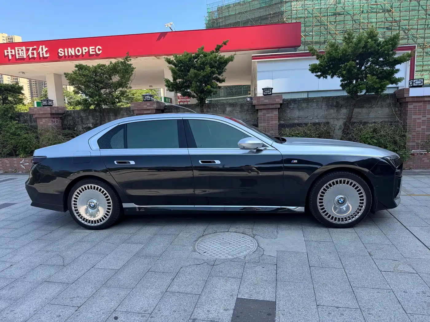 BMW 7 Series 2023 Facelift 740Li Exclusive M Sport Package фото 9
