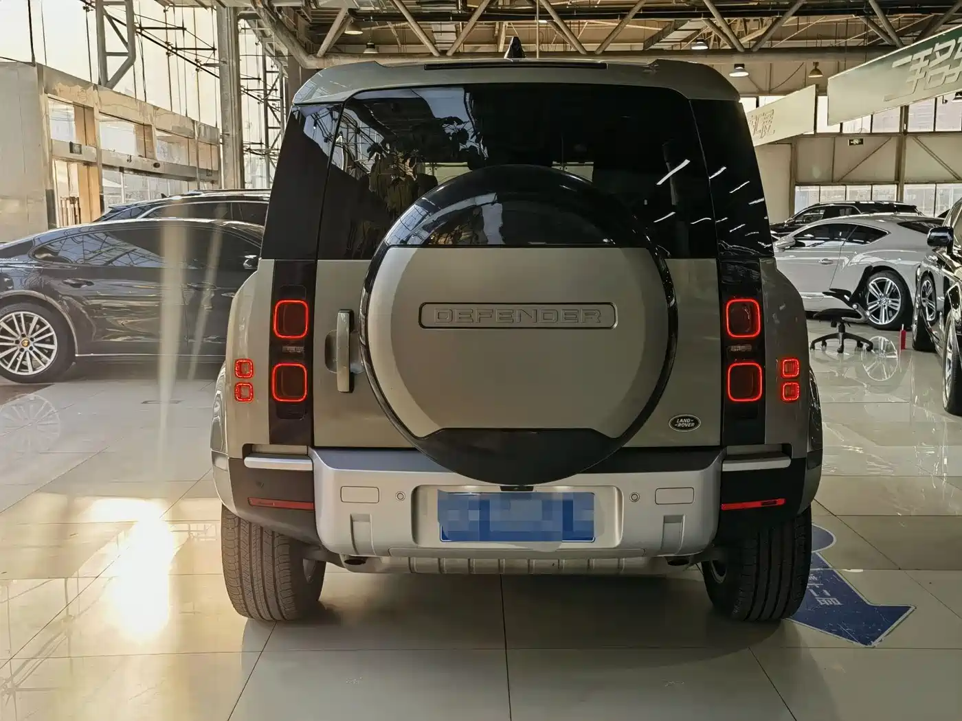 Land Rover Defender 2024 90 3.0T P400 HSE фото 19
