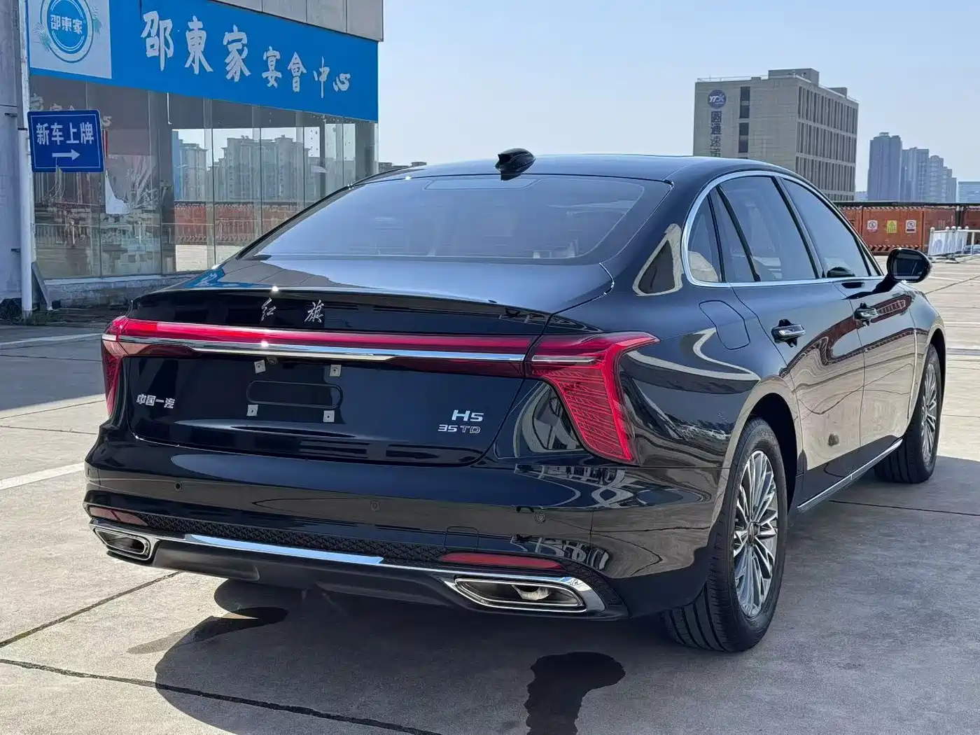 Hongqi H5 2024 1.5T DCT Smart Connect Flag Rhythm Edition фото 4