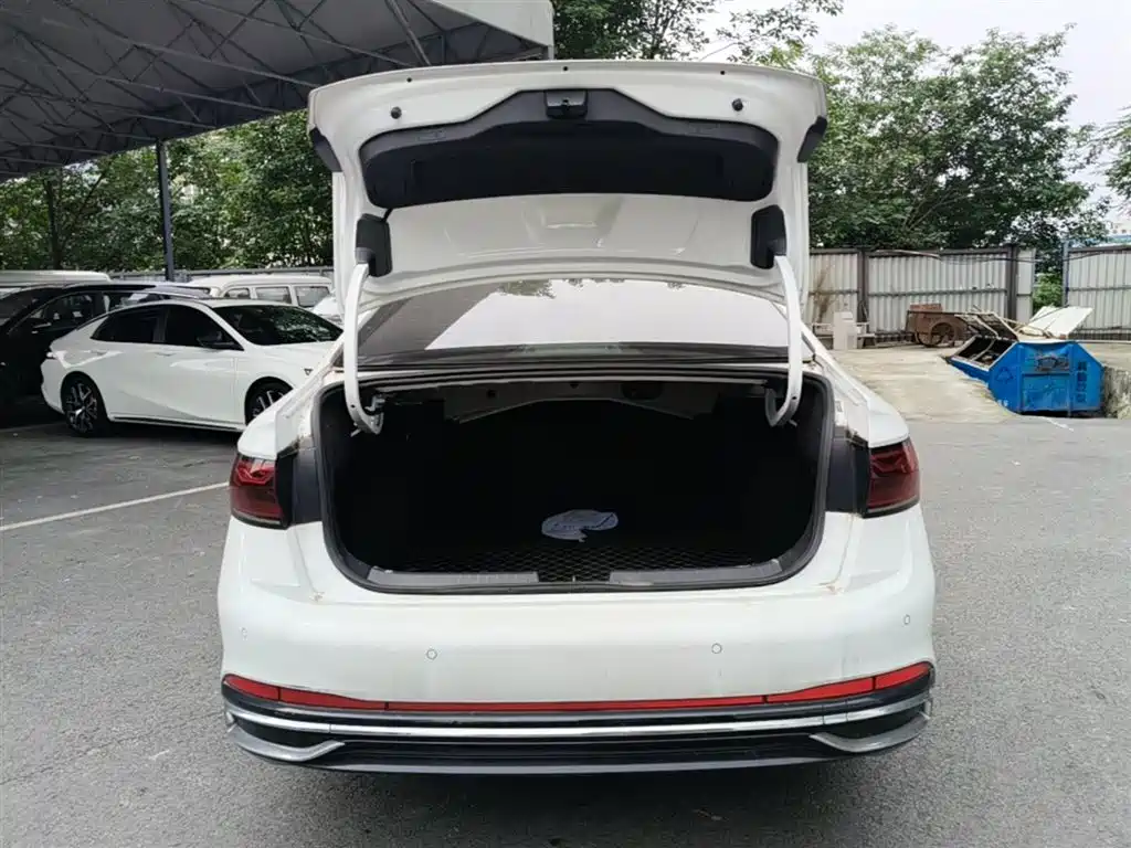 Volkswagen Sagitar 2023 300TSI DSG Surpassing Edition фото 19
