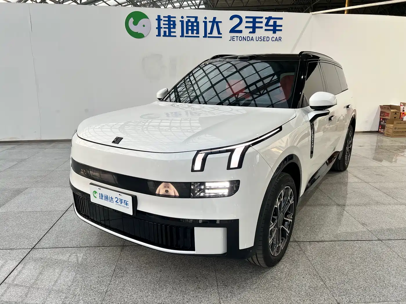 LYNK & CO 900