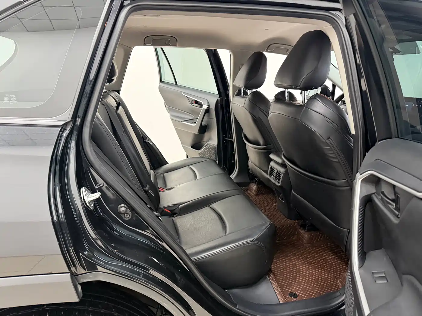 Toyota Wildlander 2022 2.0L CVT FWD Leading Edition фото 14