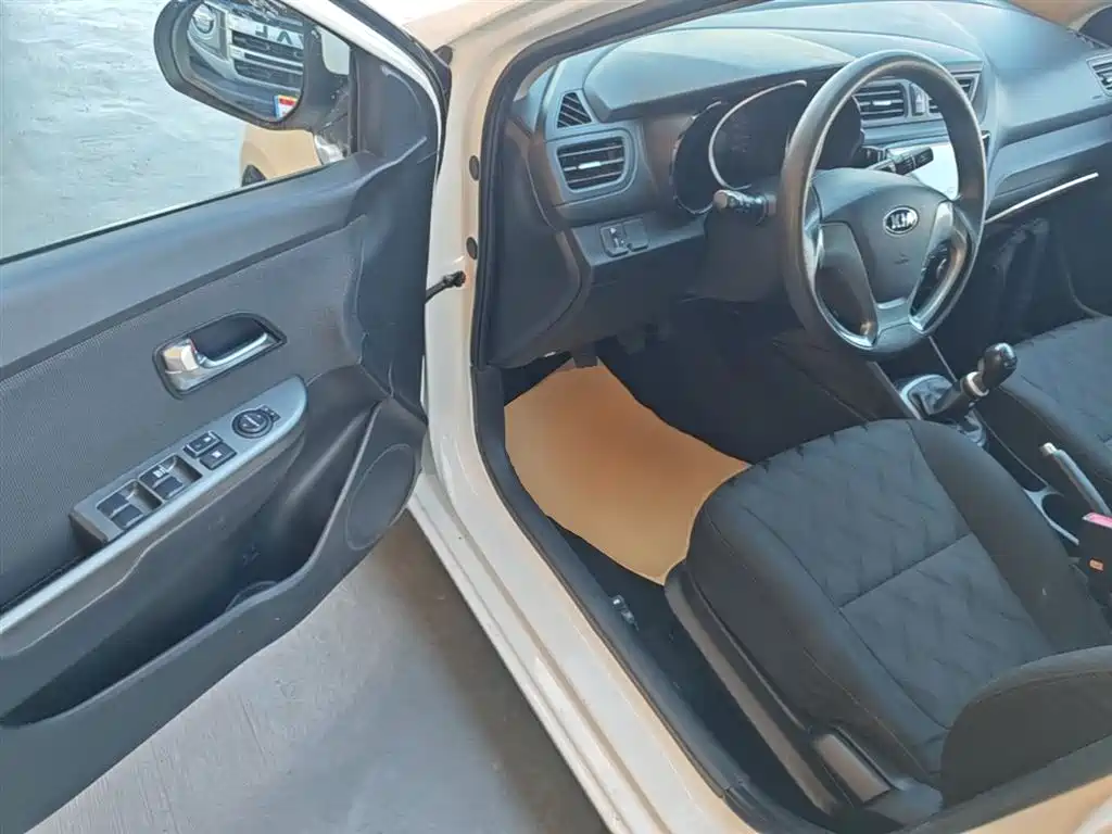 Kia K2 2015 Sedan 1.4L MT GLS фото 16