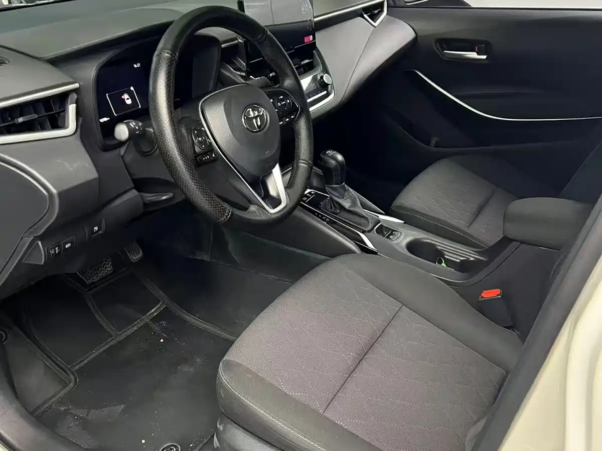 Фото 4 - Toyota Corolla