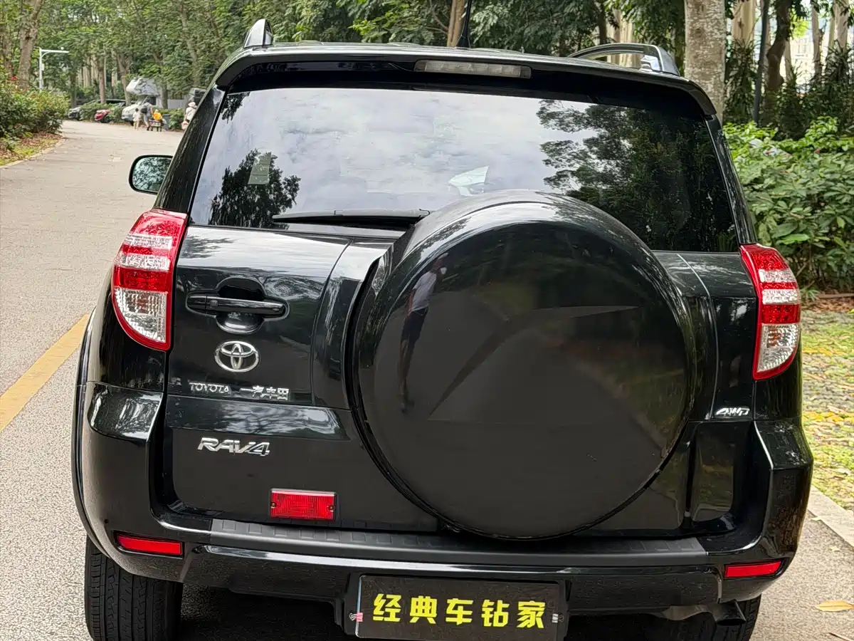 Toyota RAV4 Rongfang 2010 Model 2.0L Manual Luxury Upgrade Edition фото 5