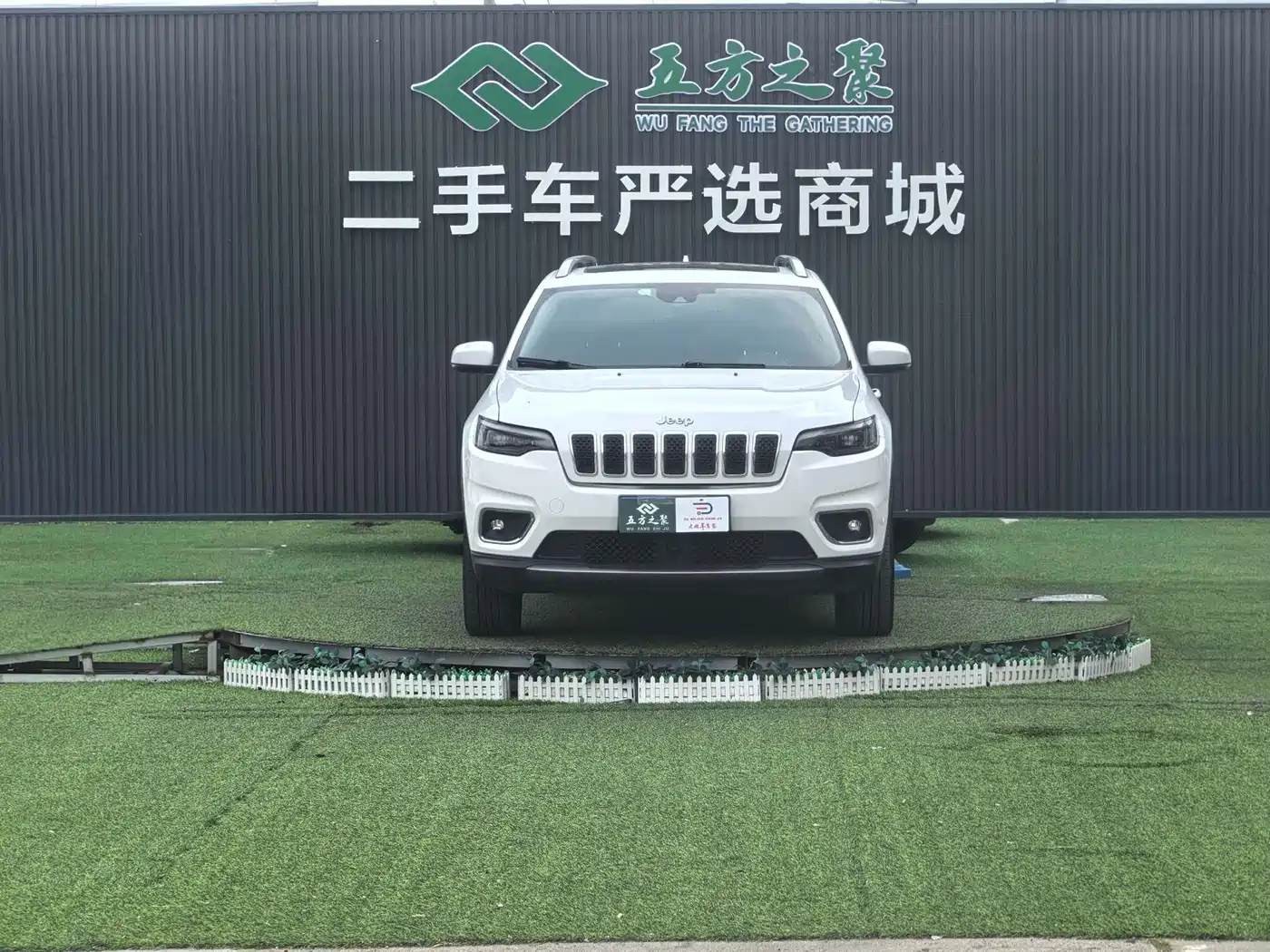 Jeep Cherokee 2019 2.0T 4WD Exploration Edition + Autonomous Driving Package China VI