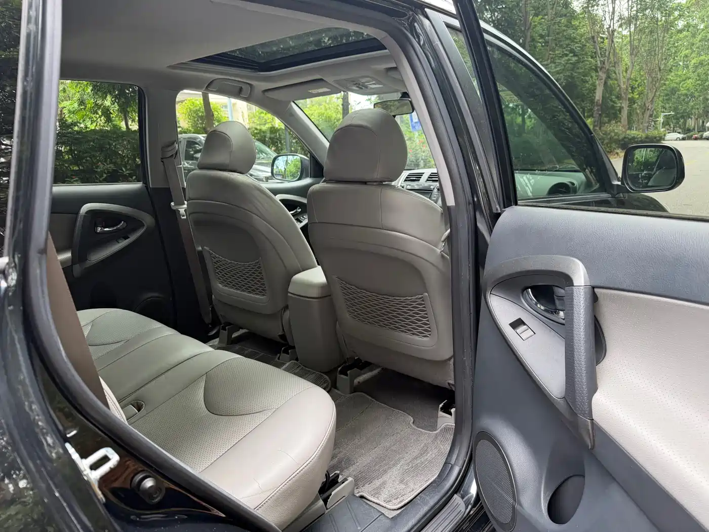 Toyota RAV4 Rongfang 2010 Model 2.0L Manual Luxury Upgrade Edition фото 11