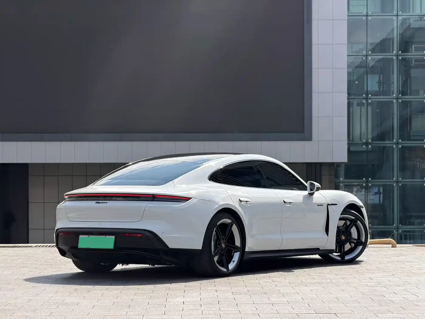 Porsche Taycan 2022 Facelift Taycan фото 3