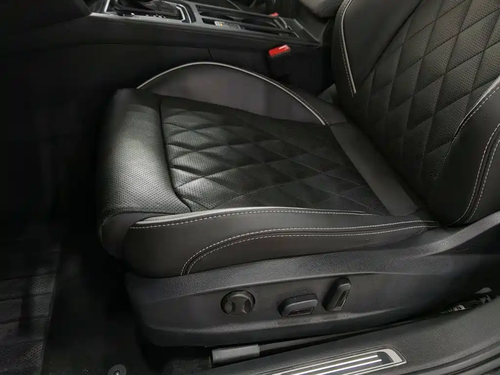 Volkswagen Magotan GTE Plug-in Hybrid 2022 GTE Luxury фото 20
