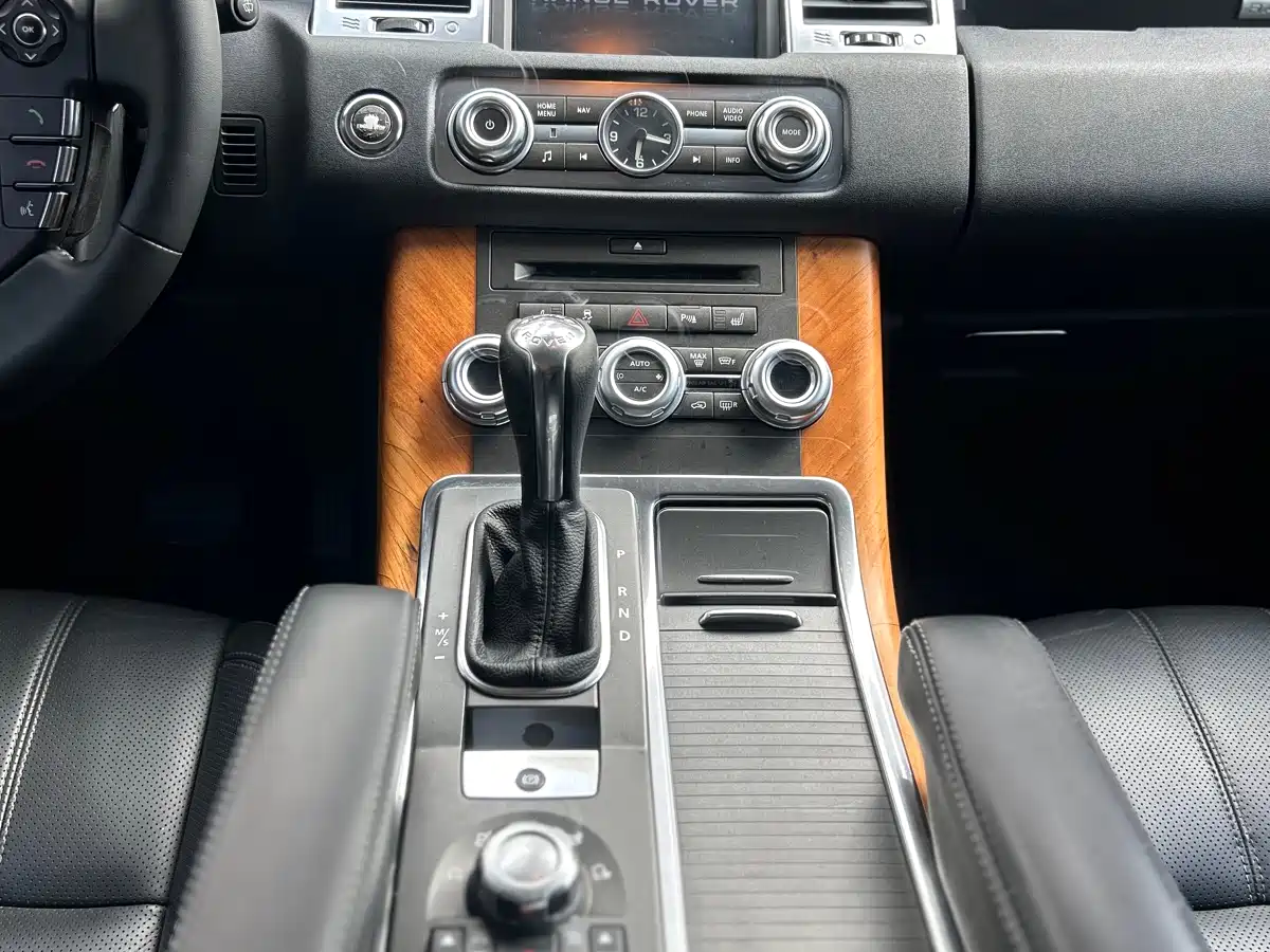 Land Rover Range Rover Sport 2011 3.0 TDV6 Diesel фото 23