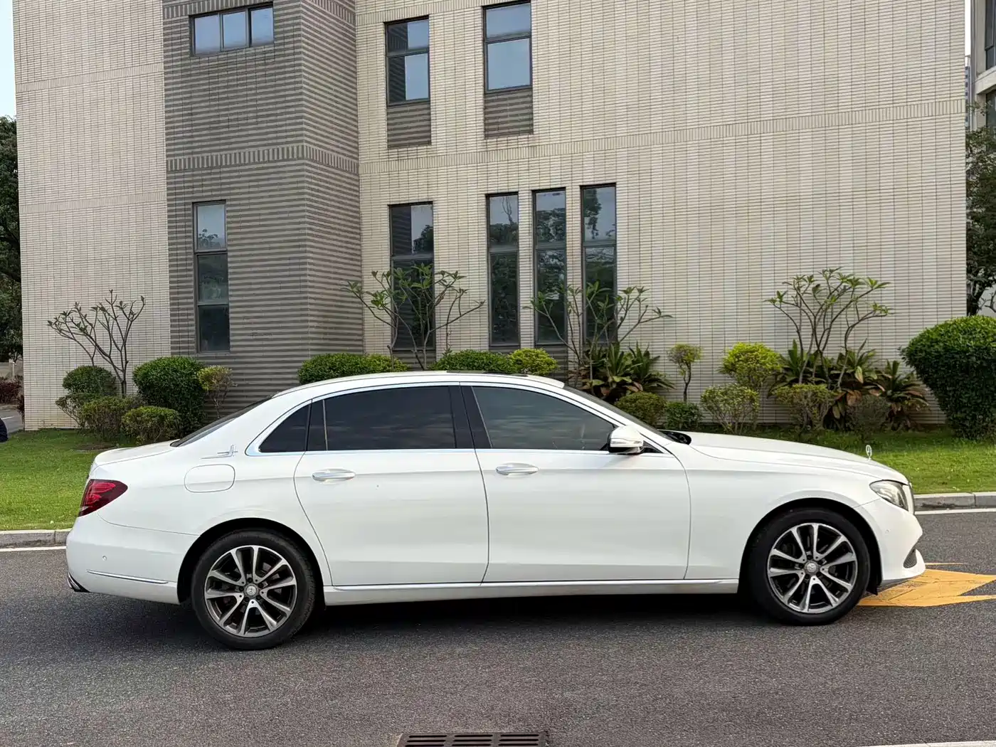 Mercedes-Benz E-Class 2017 E 200 L 4MATIC фото 10