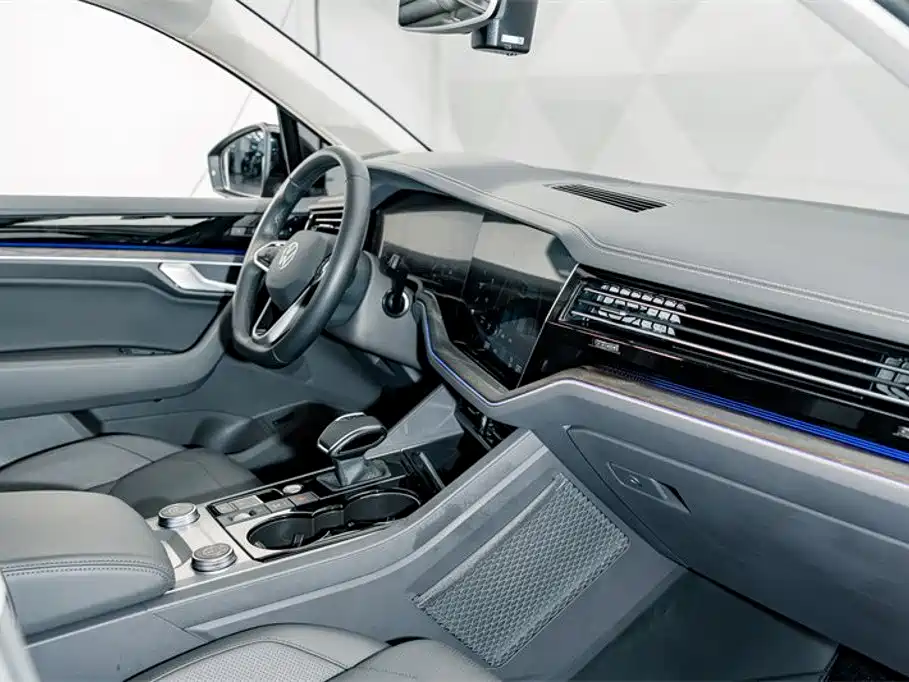 Volkswagen Touareg 2024 2023 3.0TSI R-Line Volcano Rock Paint Sport