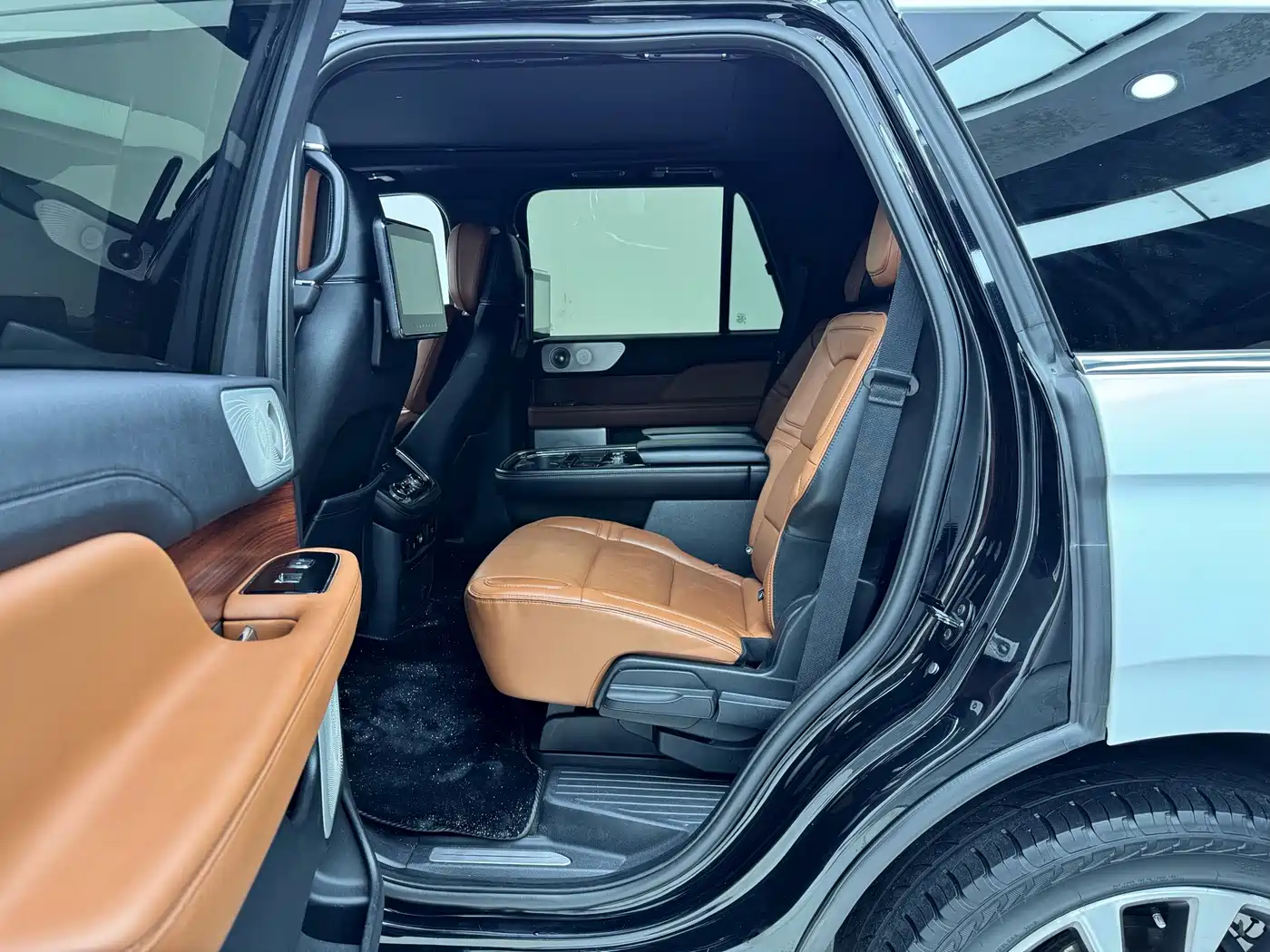Фото 23 - Lincoln Navigator